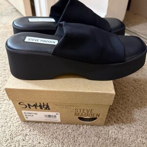 Steve Madden Black Platform Slides